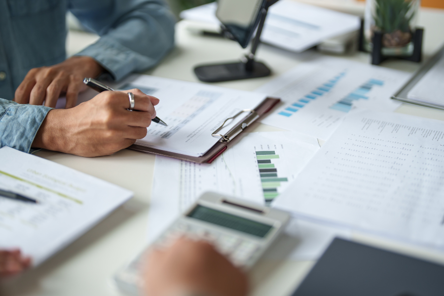 man consulting about VAT registration 