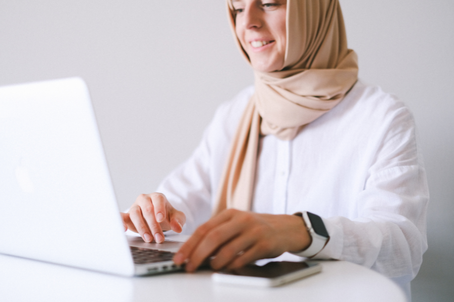 muslim women invoicing on laptop 