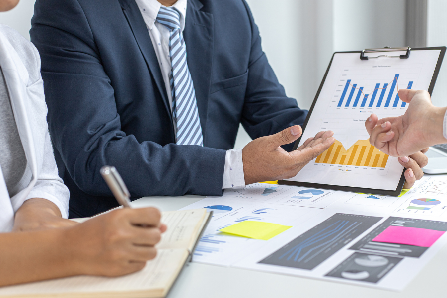 Pilot Phase Is Live: What UAE Businesses Need to Do Between Now and Wave 1 January 2027 3 Finance team reviewing performance charts during UAE e-invoicing readiness planning