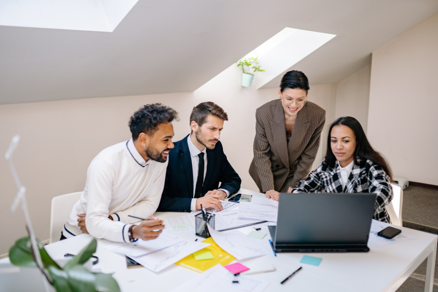 growing businesses discussing use of invoicing software 