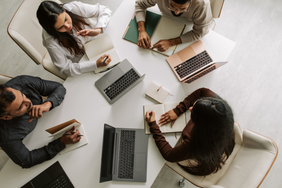 finance teams using invoicing software 