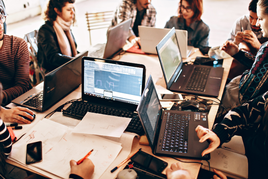 Which UAE E-Invoicing Platform Integrates With ERP? 2 UAE business integrating ERP